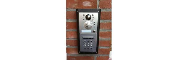 Space saving sliding gate control